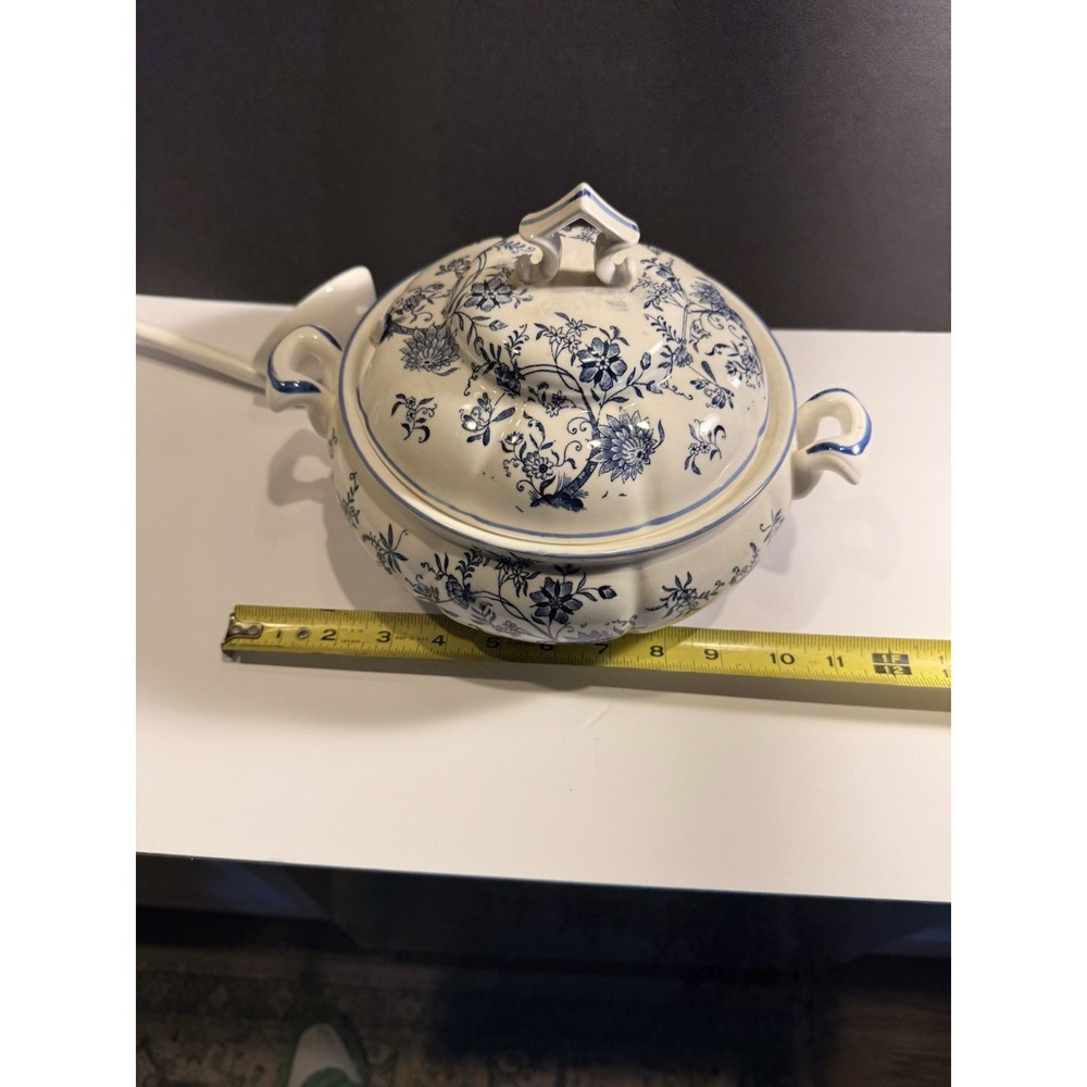 Vintage Blue & White Covered Tureen w Ladle Floral Soup Serving Dish - Picture 9 of 11